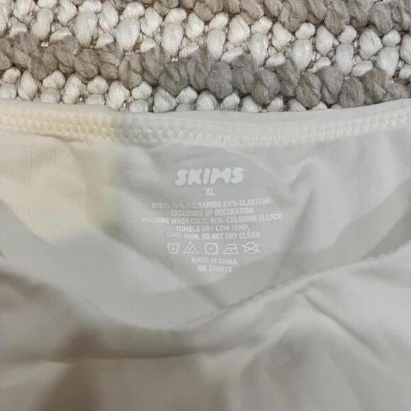 Skims Fits Everybody Highneck Bodysuit - Picture 3 of 4